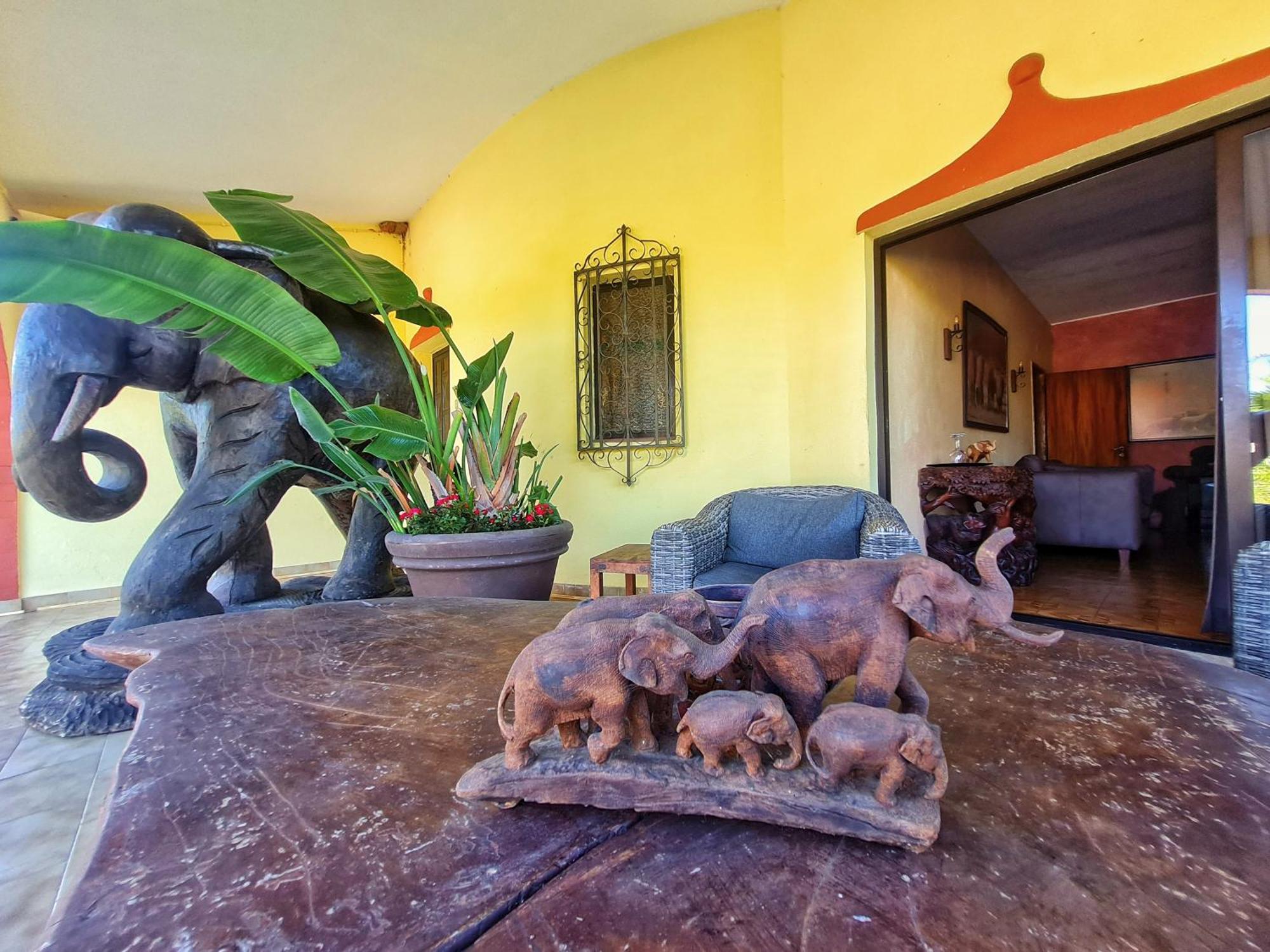 Villa Paraiso - Naturism Optional Adults Only Porches  Rum bild