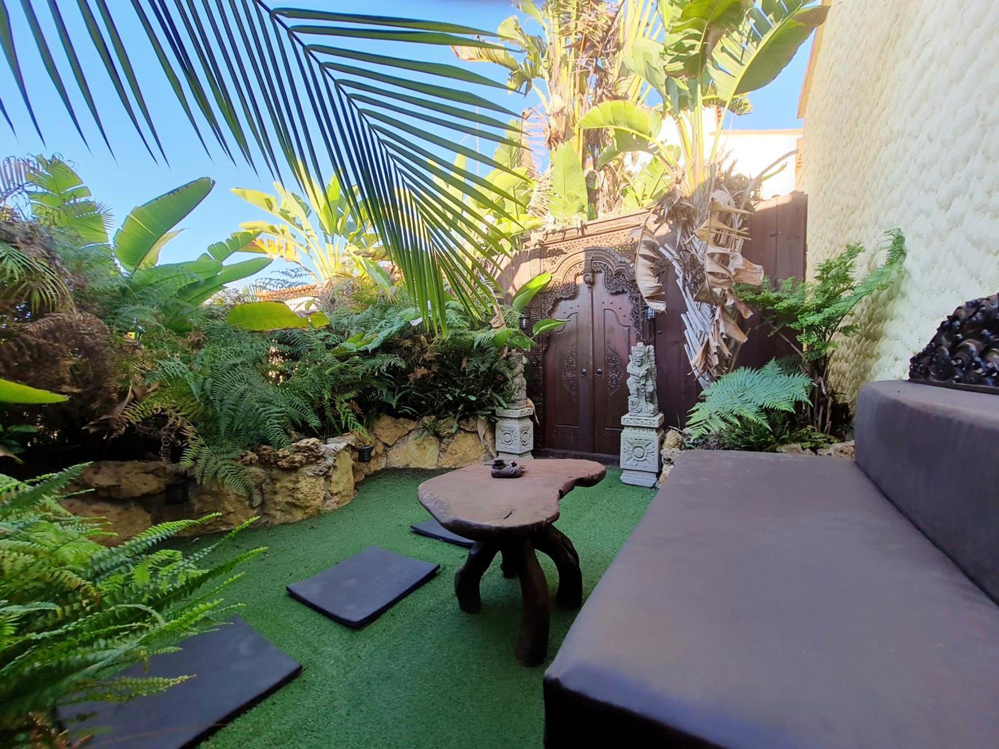 Villa Paraiso - Naturism Optional Adults Only Porches  Rum bild